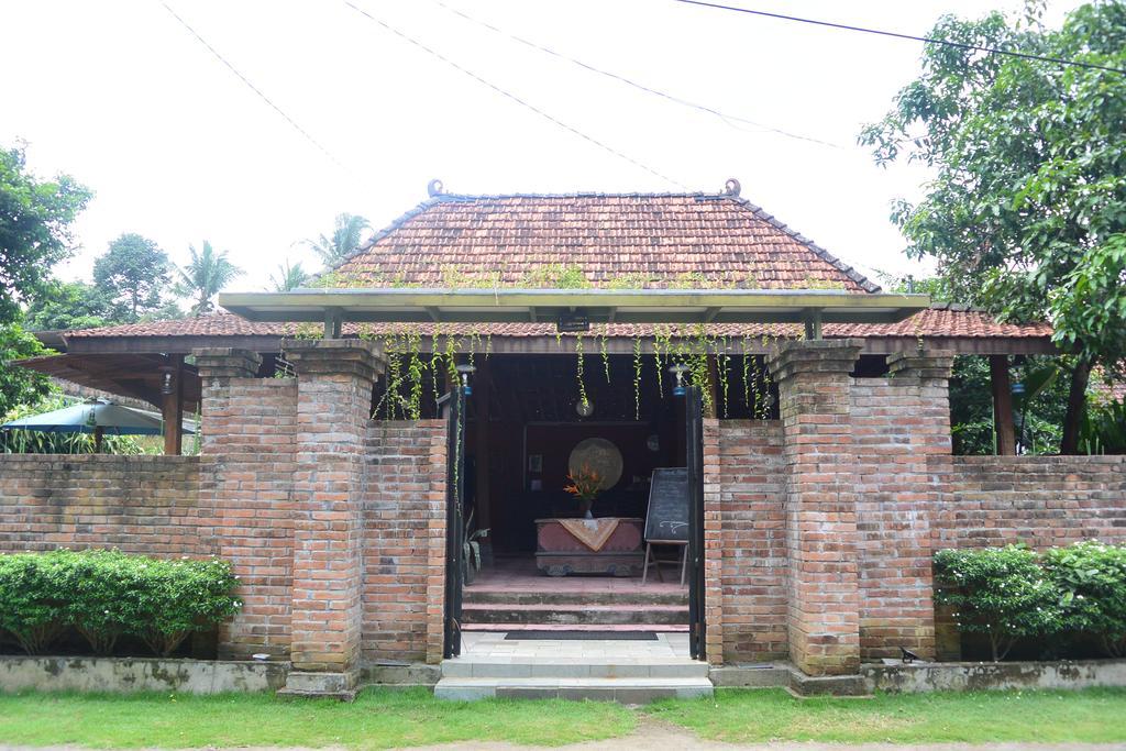 Cempaka Villa Magelang Exterior photo